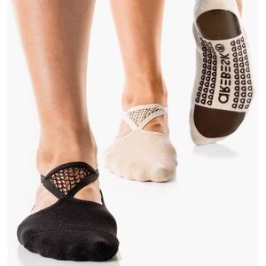 Arebesk NWT Muse Assorted 2-Pack No-Slip Closed Toe Socks Med